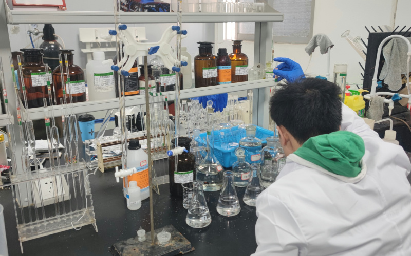 陶瓷加热板与不锈钢电热板的性能比拼